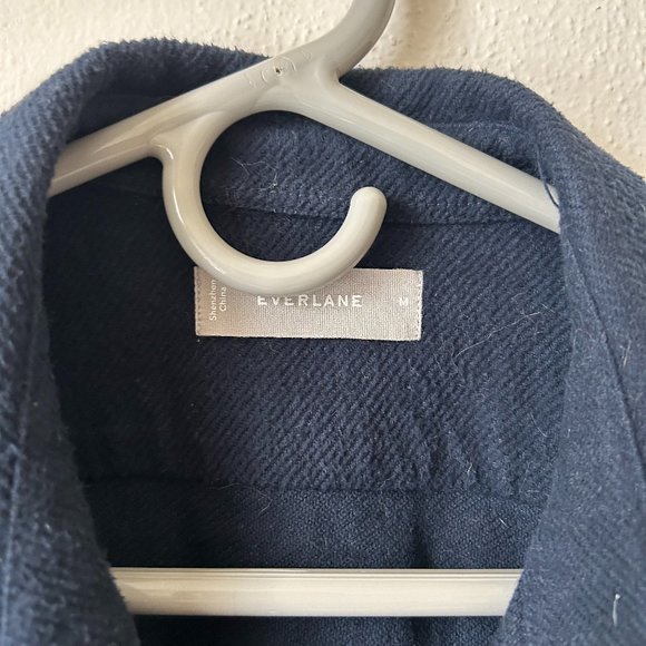 SHIPS FREE! Everlane Navy Blue 100% Cotton Thick Button Down Shirt Men’s Medium - Picture 2 of 3